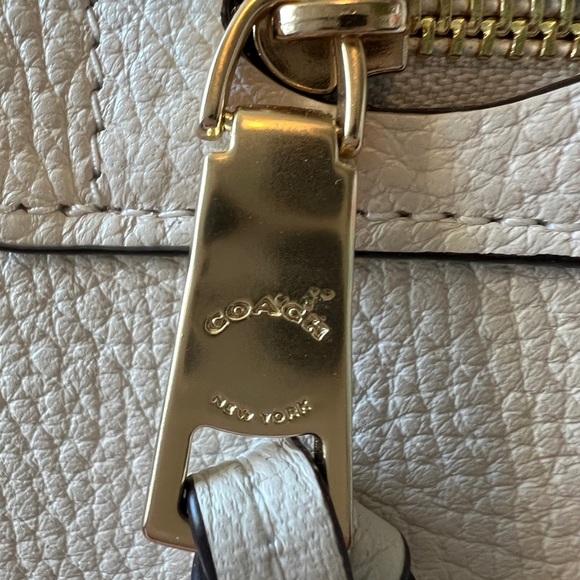 Authentic Coach C5690 “Kleo” Large Carryall Pebbled Leather Handbag in Chalk - Picture 10 of 12